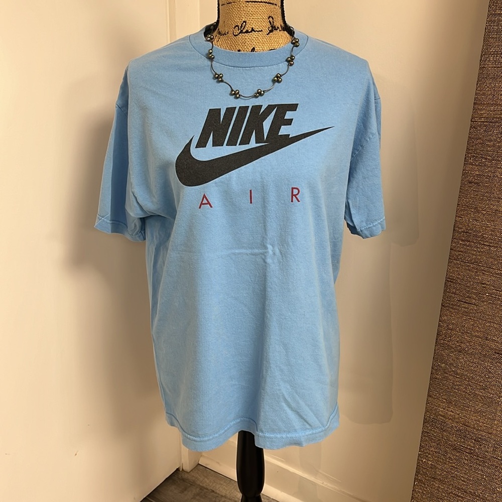 Carolina Blue L Nike Air T-shirt. No defects of any kind, very comfortable.